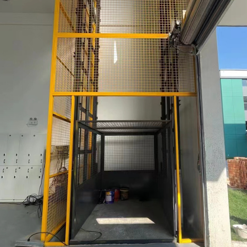 德阳导轨式升降机助力物流园破解运输难题