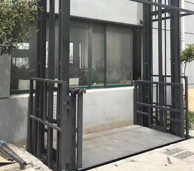 德阳导轨式施工升降机助力民生工程提速增效