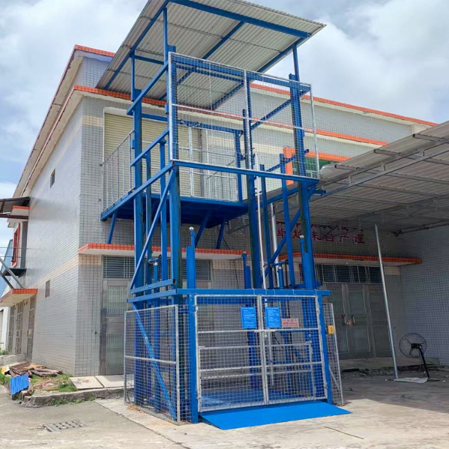 德阳建材厂室外升降货梯安装